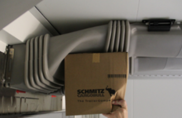 Flexible Verbindung zwischen Luftkanal und Stirnwand