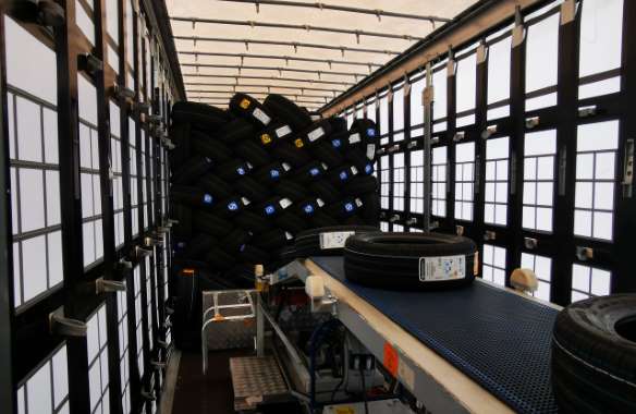 POWER CURTAIN für den Reifentransport