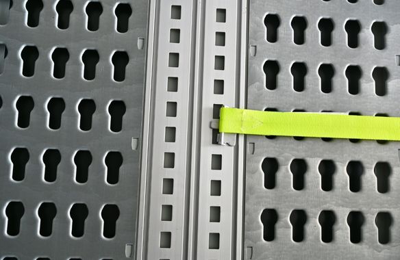 Trockenfracht Auflieger S.BO MULTI_Spanngurt für Doppelstockschienen