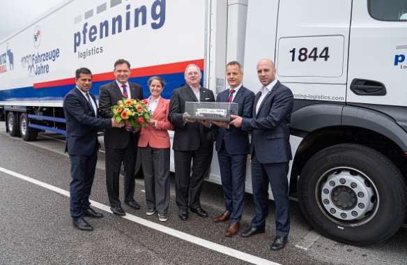 Die Pfenning Logistics Group transportiert die Ware in Fahrzeugen von Schmitz Cargobull. 