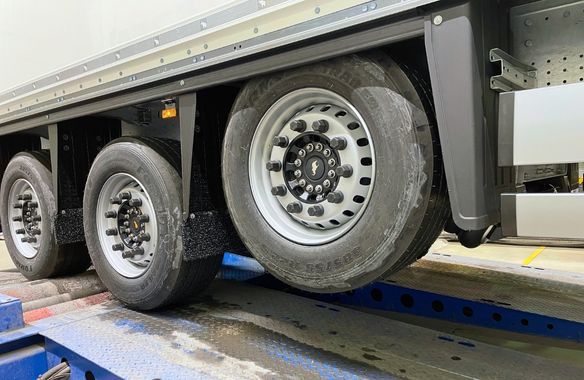 Trockenfracht Auflieger S.BO MULTI_Achslift