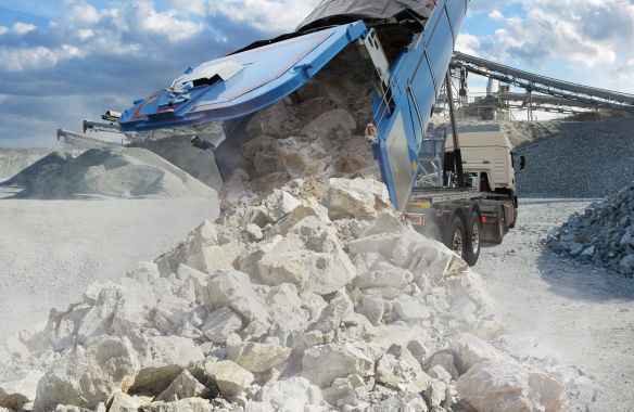 Sattelkipper S.KI mit hydraulischer Rückwandklappe