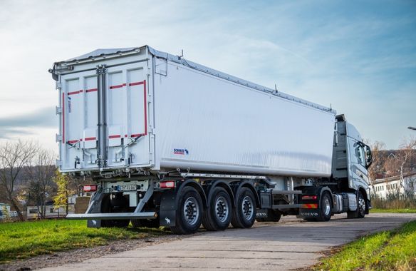 Sattelkipper S.KI LIGHT in Volumenausführung