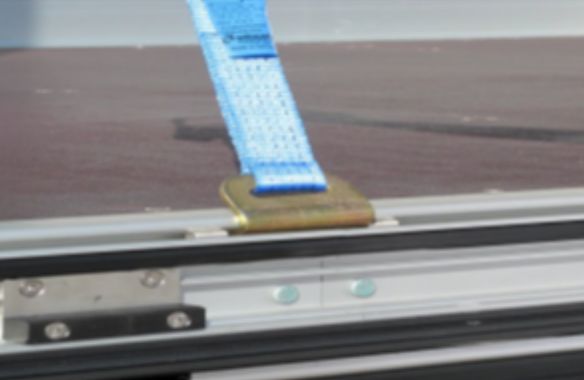 Load-securing profiles in the floor