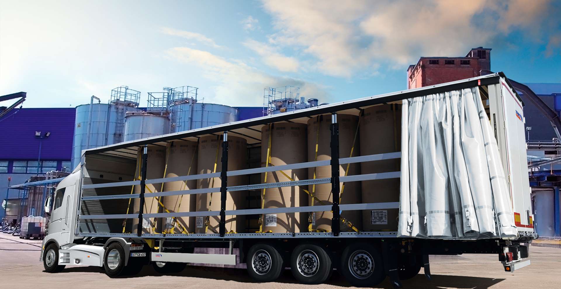 Transport of rolls of paper in accordance with VDI 2700 with the S.CS PAPER curtainsider semi-trailer