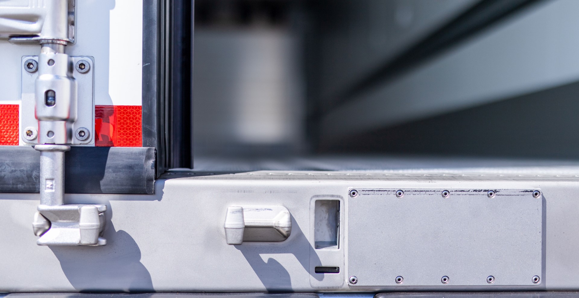 The new TL4 door locking system offers safety for cargo and drivers