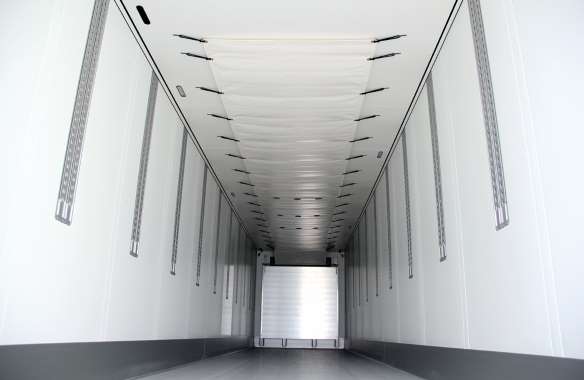 Tensioned cold tarpaulin in the S.KO box body semi-trailer for air distribution in MonoTemp transport