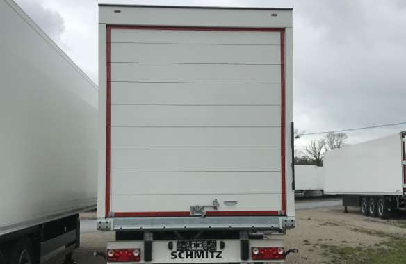 Insulated roller shutter for the S.KO box body semi-trailer