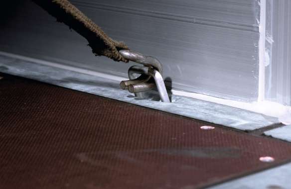 Flexible points for load securing