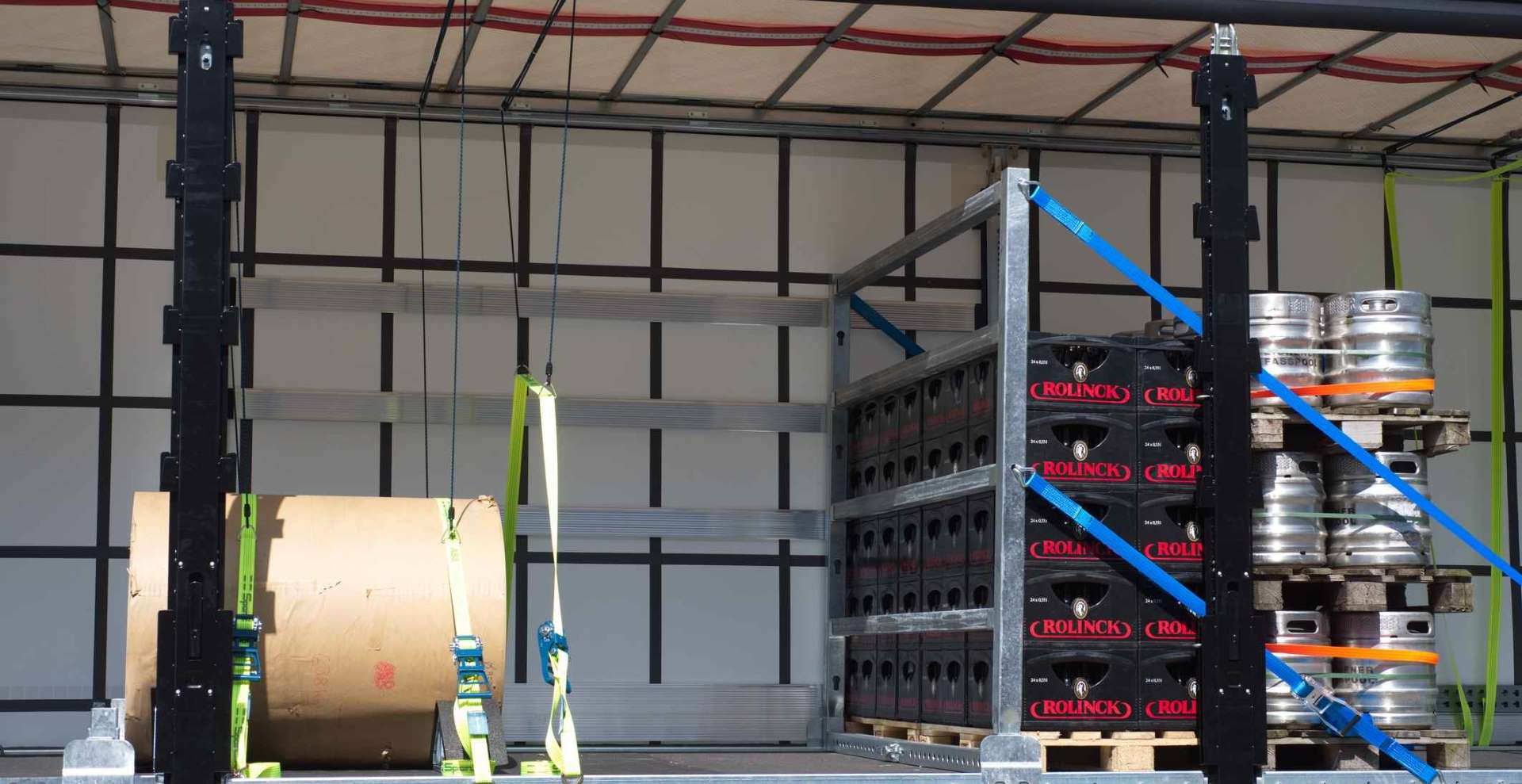 Flexible load securing options in the S.CS curtainsider semi-trailer