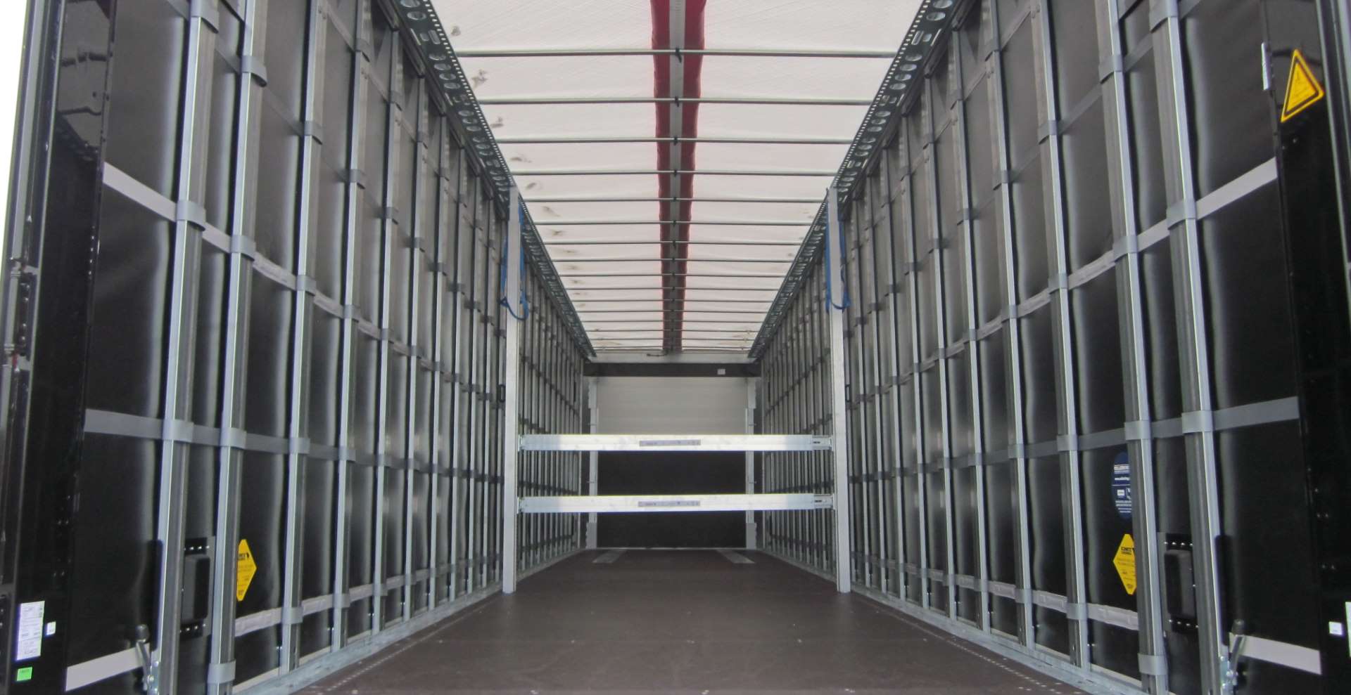 Opened in seconds: S.CS curtainsider semi-trailers with SPEED CURTAIN