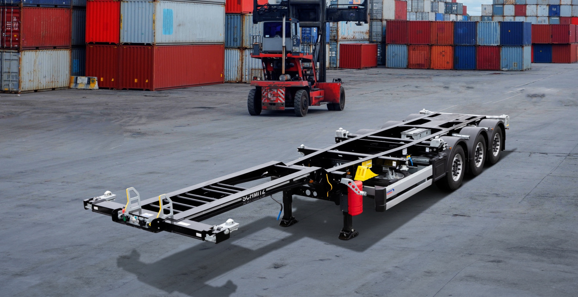 The S.CF DOCK 20/40 offers you the perfect solution when your top priority is the efficient transport of 20' and 40' containers positioned flush with the rear of the trailer.