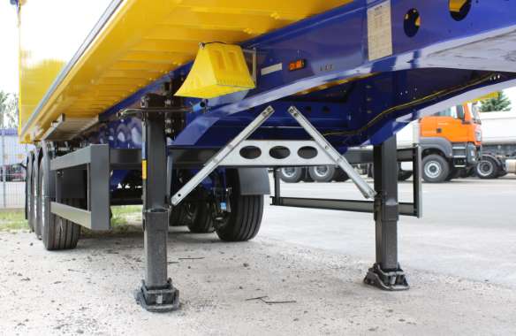 Robust, hot galvanised and weight-optimised EXTRA LIGHT chassis