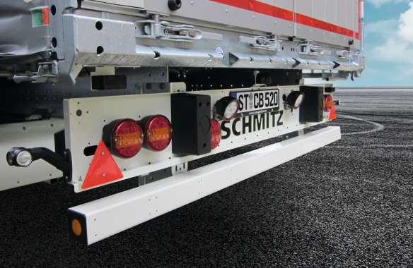 The continuous combination of bumper and steel bumper strip protect the semi-trailer in the event of impact shocks.